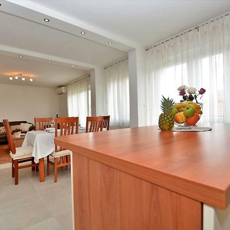 Apartment Lovre Каштела Екстер'єр фото